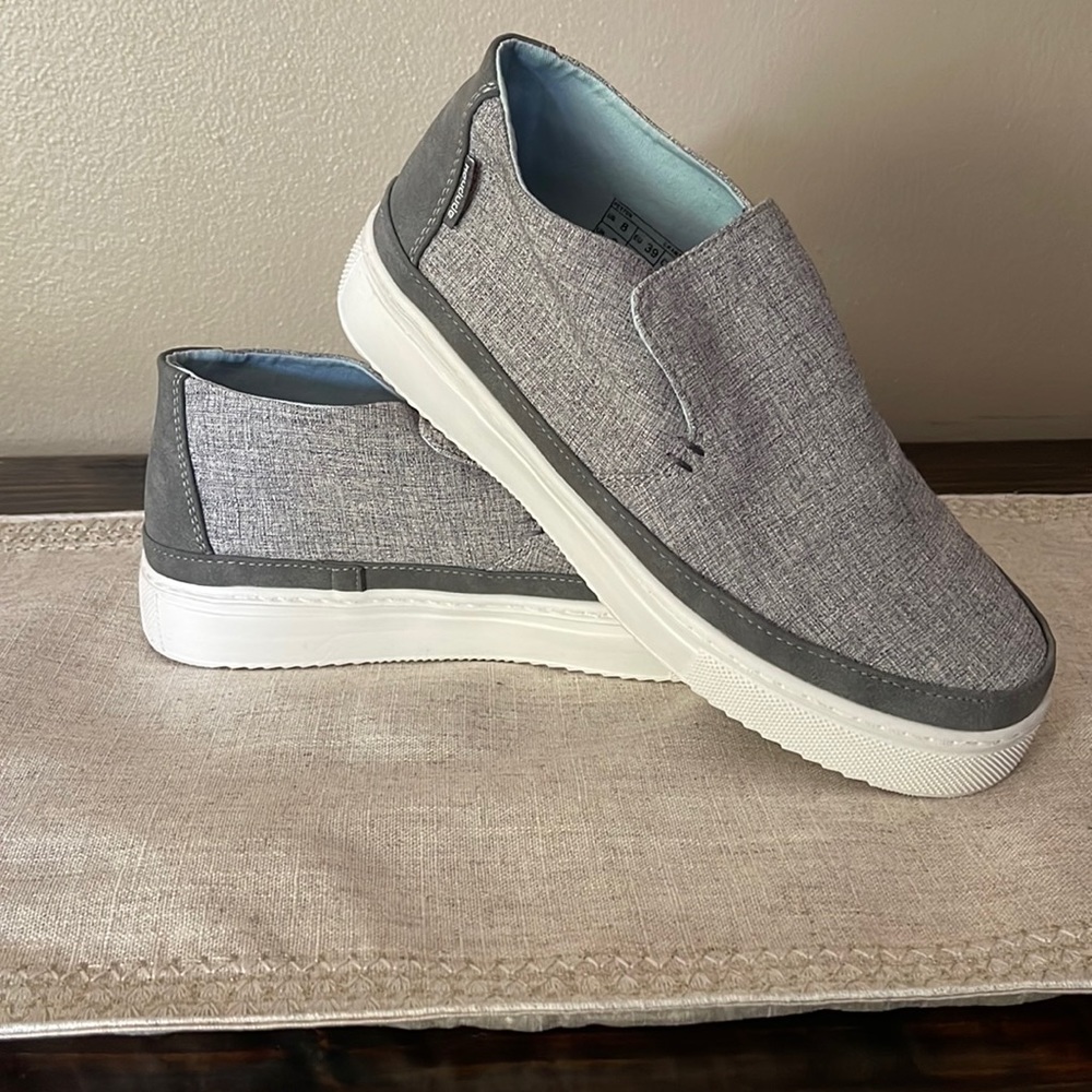 Women’s size 8 Hey Dude Shoes